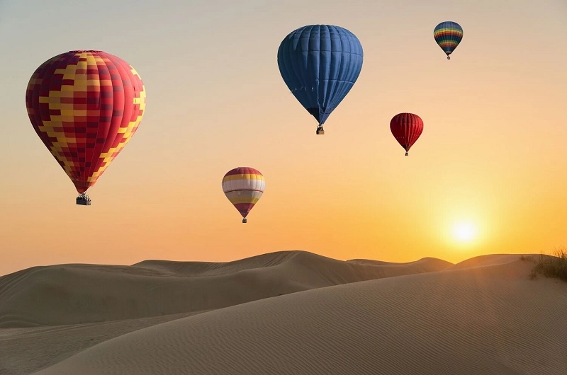 Hot Air Balloon-Dubai / https://habibi-world-travel-agency.com